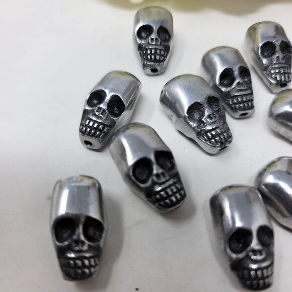 Silvertone Scary Skull Beads 10 pcs Metal Heavy 23 x 13 x 10mm - Picture 3 of 5